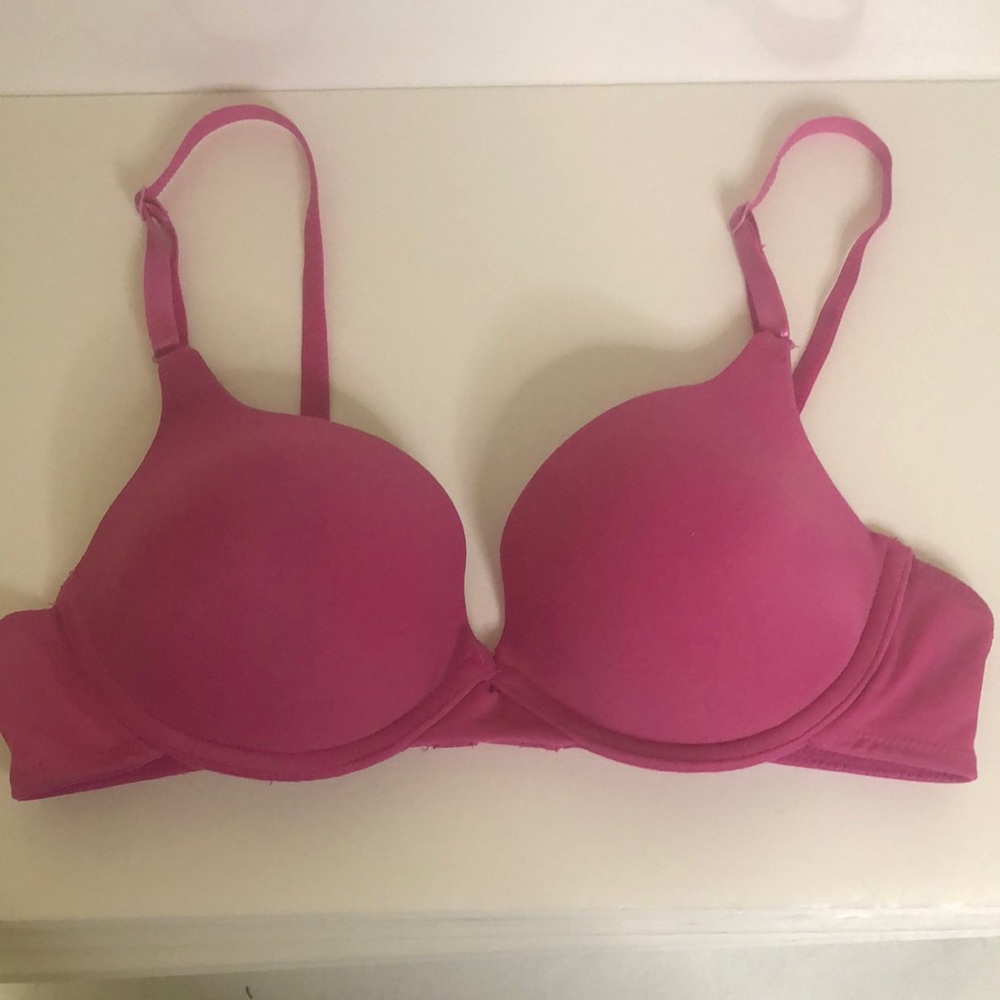 SWEET NOTHINGS BY MAIDENFORM pink bra. Size 36 B. Underwire and padding.